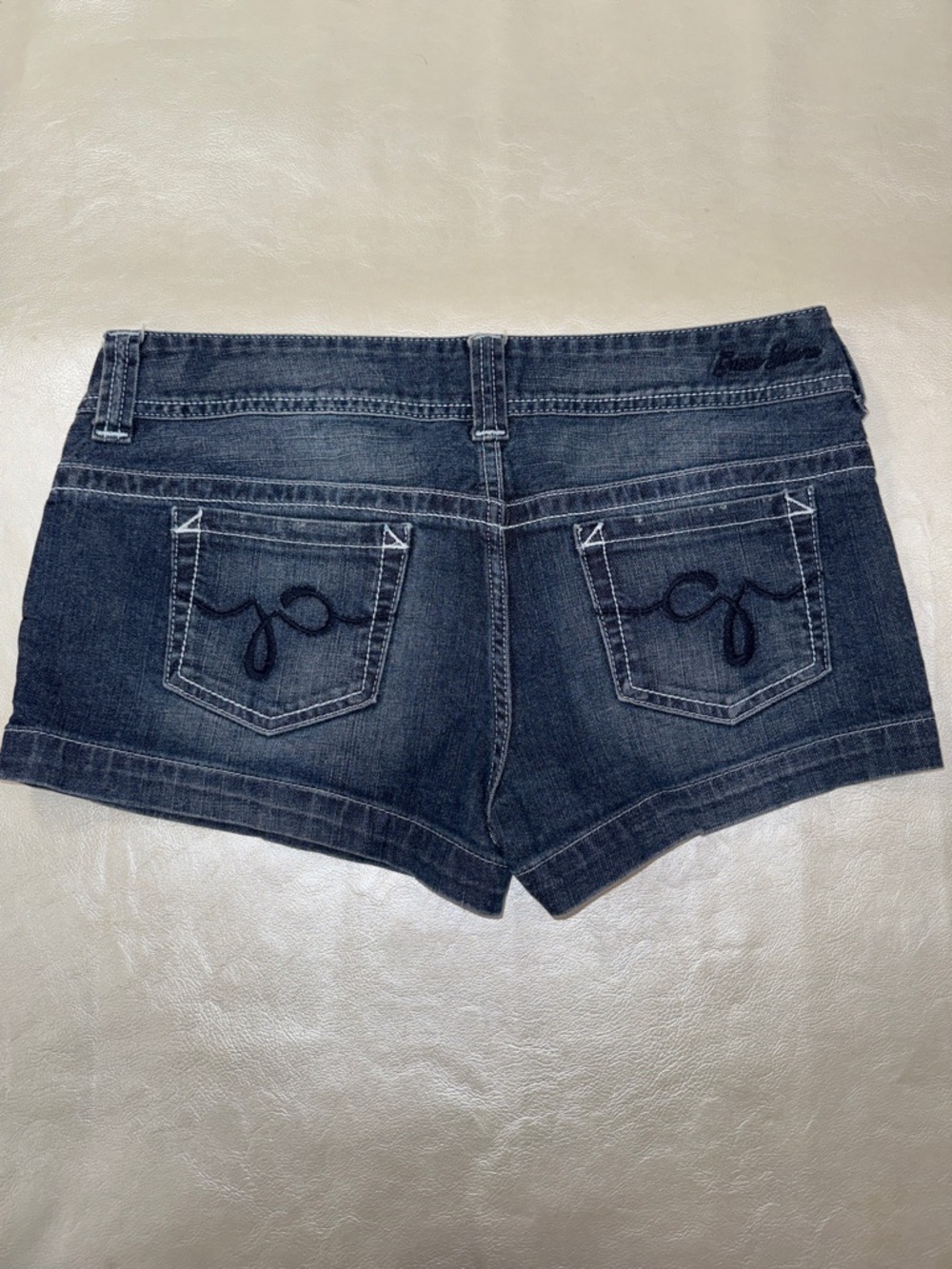 VTG Guess Jeans Dark Wash Denim Shorts - Black size 9 - Picture 5 of 5
